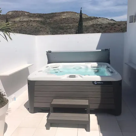 Flamingos Tee 6 * אסטפונה