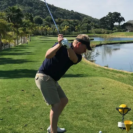 아파트 Flamingos Tee 6