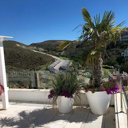 דירה Flamingos Tee 6