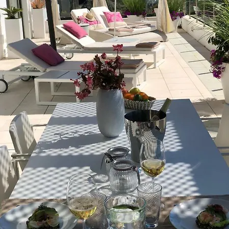 Flamingos Tee 6 * אסטפונה