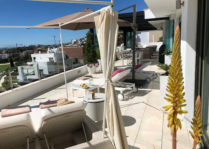 Apartment Flamingos Tee 6 *