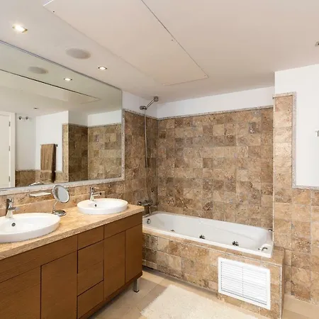 Flamingos Tee 6 Apartment