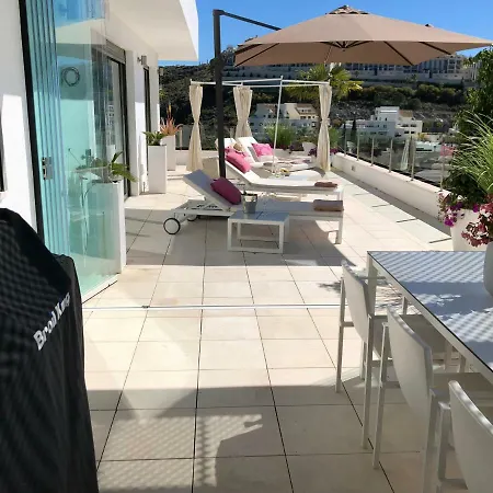 Flamingos Tee 6 Apartment